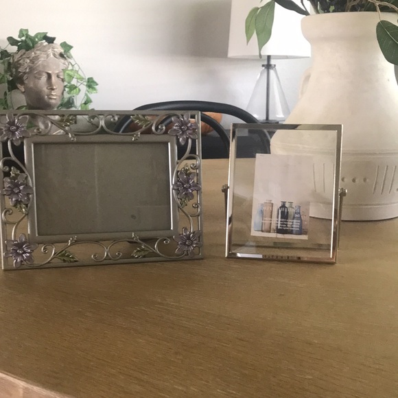2 picture frames - Picture 2 of 6
